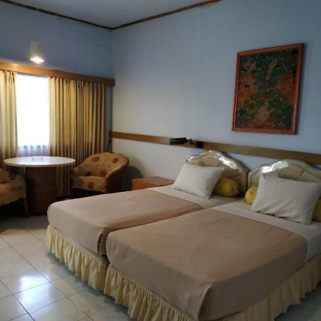 Hotel Menara มะลัง ภายนอก รูปภาพ