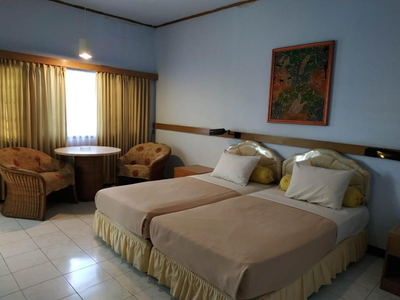 Hotel Menara มะลัง ภายนอก รูปภาพ